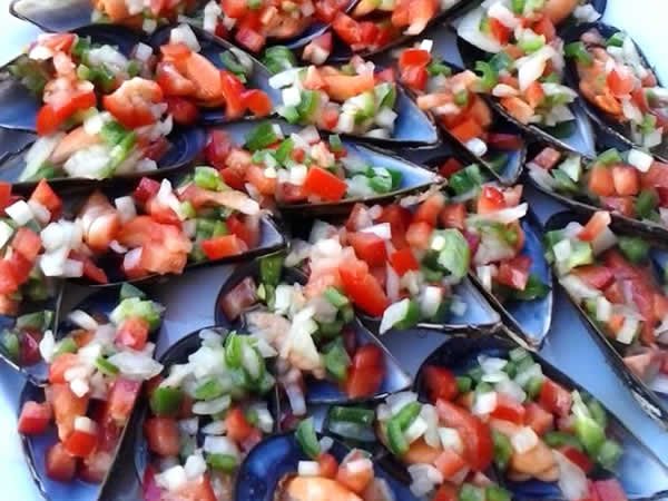 Mejillones con Pipirrana